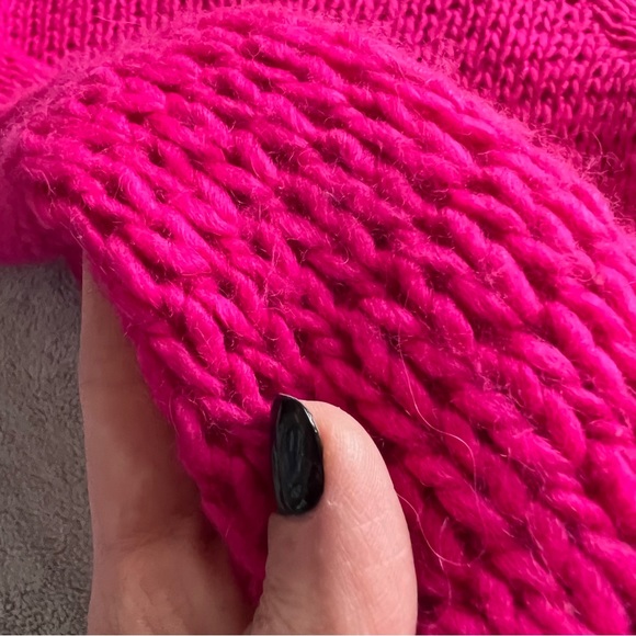 Abercrombie & Fitch Wool Alpaca Cropped Chunky Knit Hot Pink Barbiecore Sweater - Picture 15 of 16